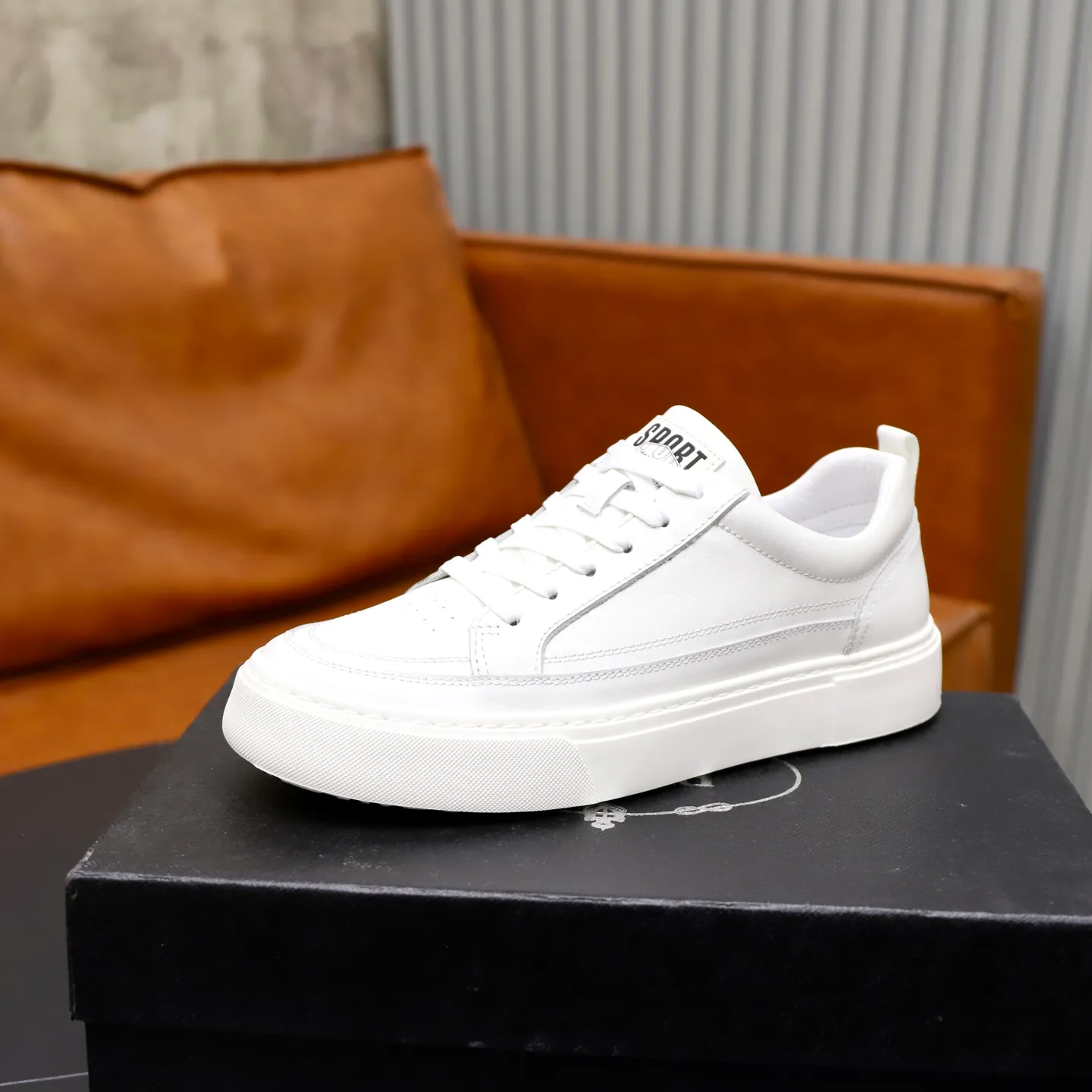 Ex-factory price: 442💰🙅‍♂️🙅‍♂️🙅‍♂️ Brand: PRADA Standard code: 38–44 (45 can be customized) Grade: Same as the official website Material: Original cowhide fabric Comfortable pigskin lining Lightweight wear-resistant outsole Style category: Men's fashionable casual shoes and boots Running sports shoes Distinguished luxury brand elements Top luxury Color: actual picture color